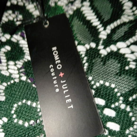 ROMEO & JULIET COUTURE NWT Floral Mesh Panel Skirt - Picture 10 of 13